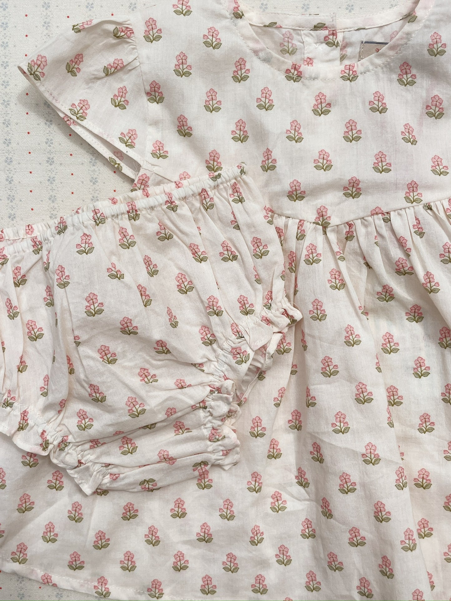 Pacey Set, Carta Fiori