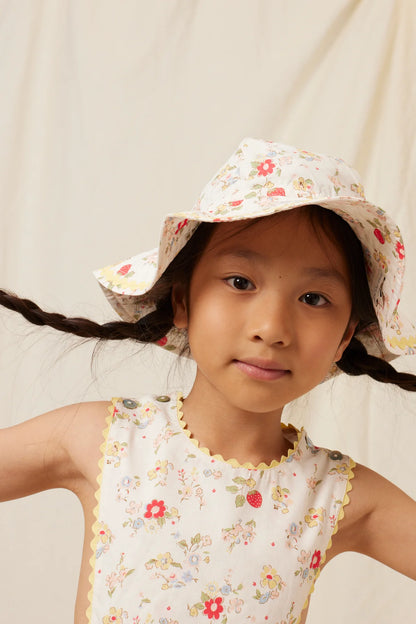 Annice Sunhat, Strawberry Field