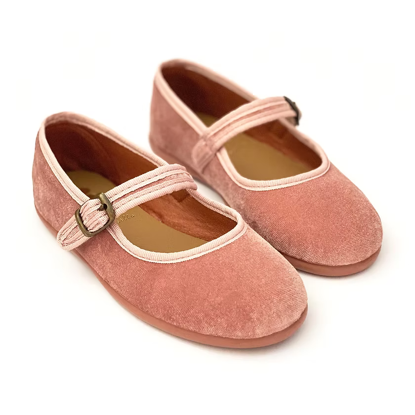 Velvet Mary Janes, Vitoria