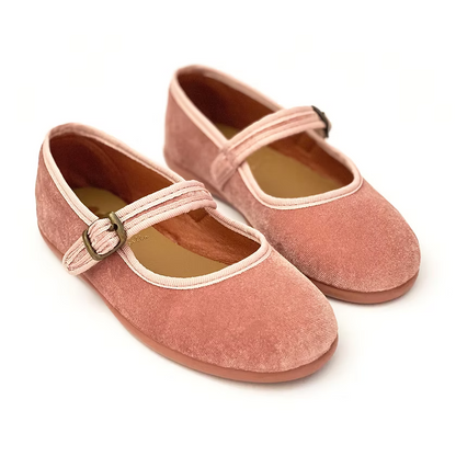 Velvet Mary Janes, Vitoria