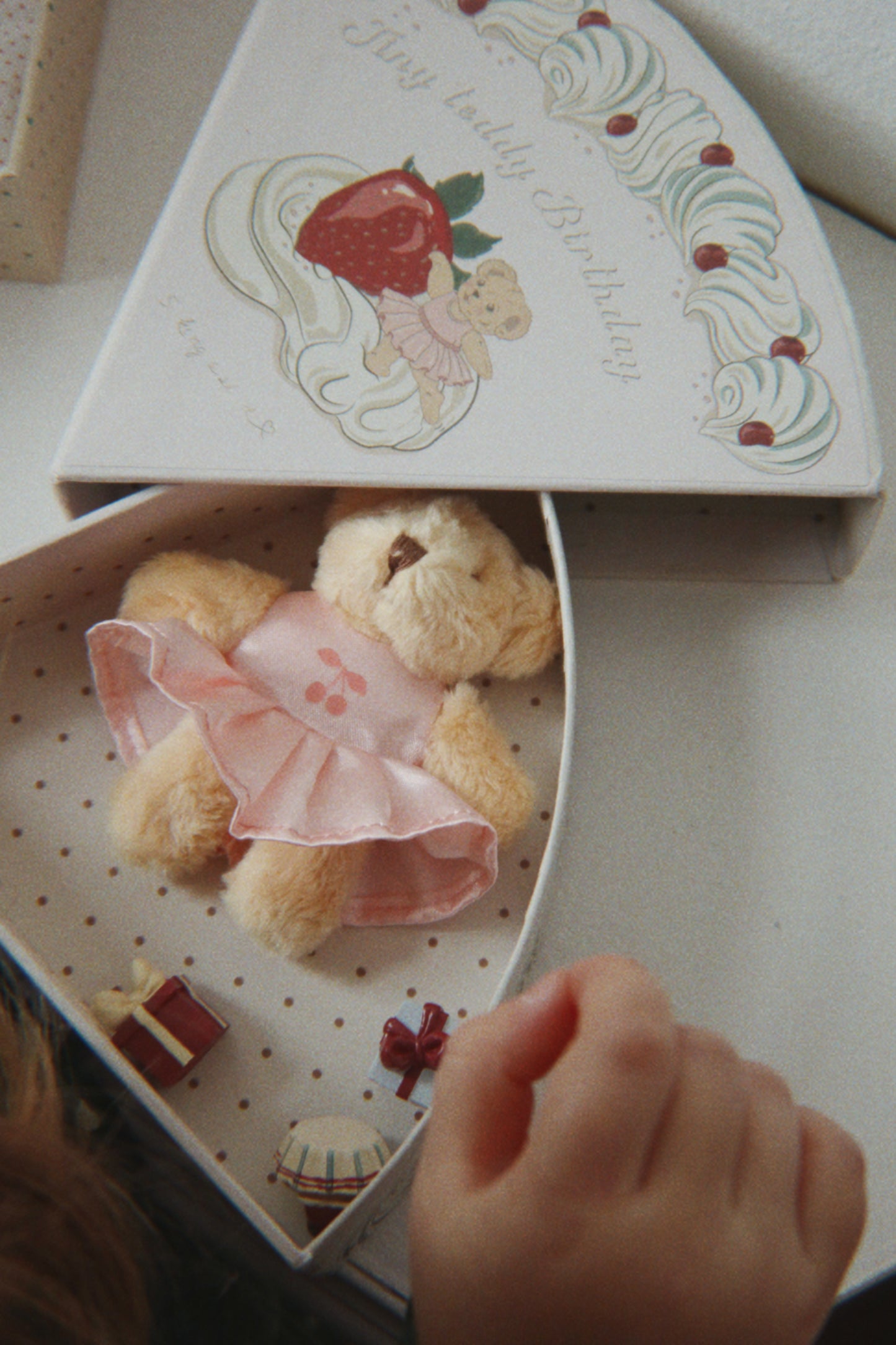 Tiny Teddy Birthday, Cherry